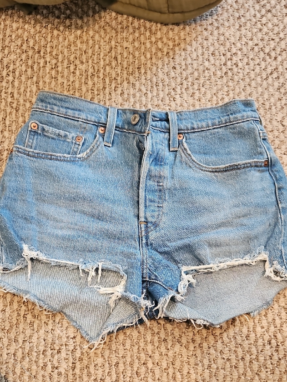 Levis 501 Ripped Jean Shorts 26